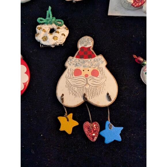 Lot of Whimsical Christmas Pins - Picture 6 of 12